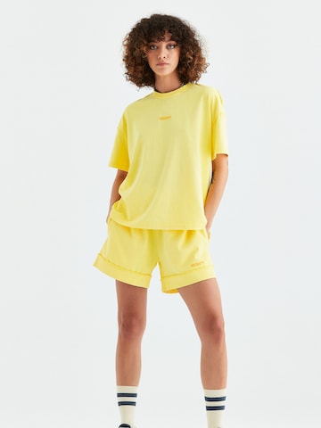 Rockupy Shirt 'Lillith' in Yellow: front