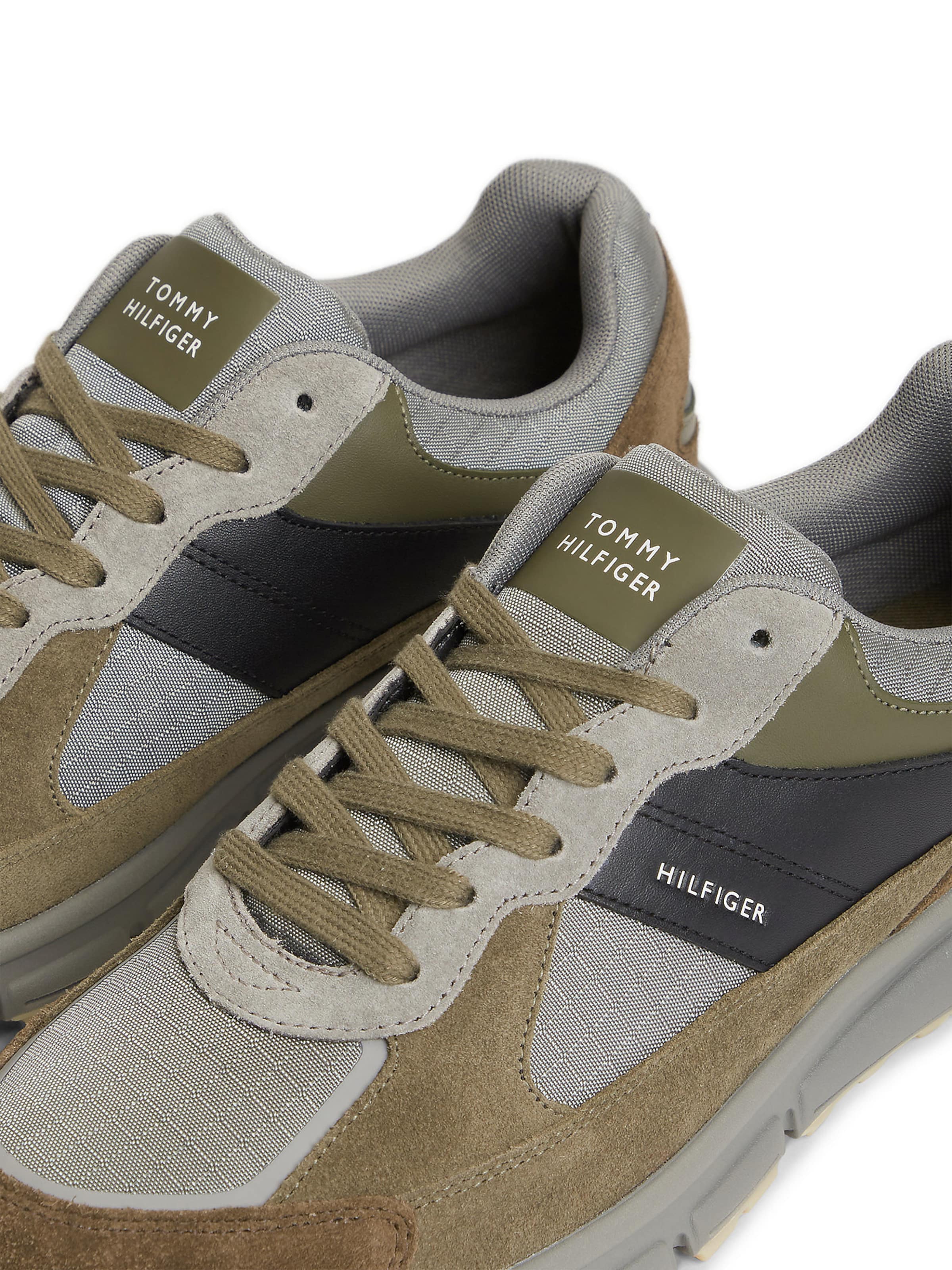 TOMMY HILFIGER Sneaker in Grau