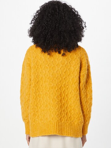 Pullover di Warehouse in giallo