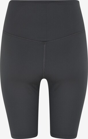 Girlfriend Collective Skinny Sportshorts in Schwarz