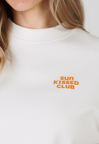 Kleinigkeit Mikina 'Big Sunkissed' – bílá