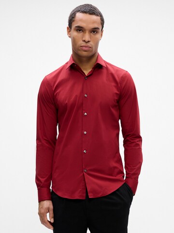 Slim fit Cămașă 'ESSENTIALS' de la Calvin Klein pe roșu: față