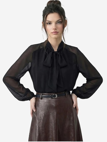 Bianco Lucci Blouse in Black: front