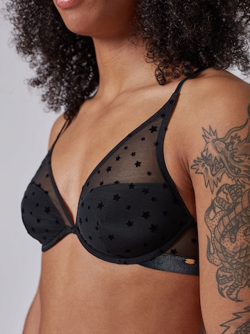 Skiny Triangle Bra in Black