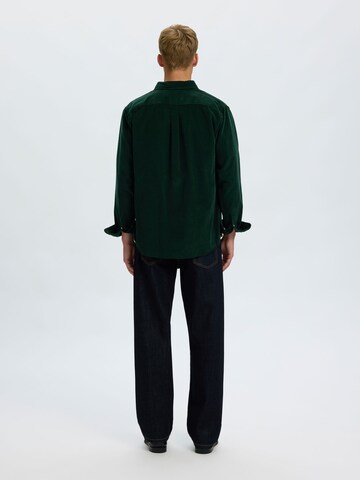 SELECTED - Ajuste regular Camisa 'SLHDanni' en verde
