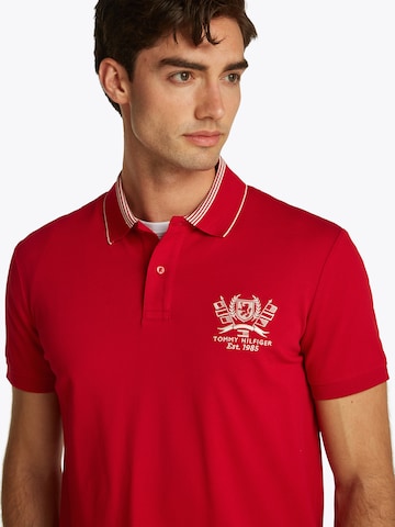 TOMMY HILFIGER Тениска в червено