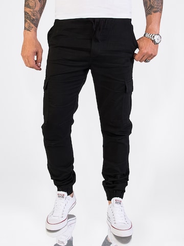 Rock Creek Tapered Cargo Pants in Black: front