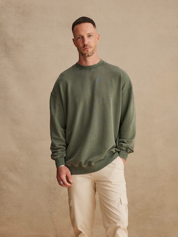 DAN FOX APPAREL Sweatshirt 'Jason' in Green: front