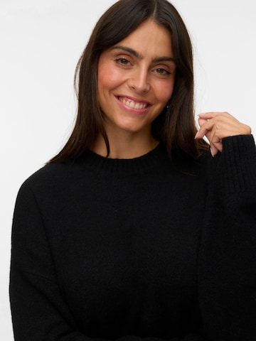 Pullover extra large 'VMCBoom' di Vero Moda Curve in nero
