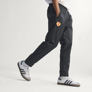 ADIDAS PERFORMANCE Tapered Sportbroek 'Manchester United 90' in Zwart