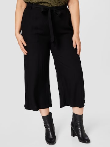 Loosefit Pantaloni con pieghe 'NYA' di PIECES Curve in nero: frontale