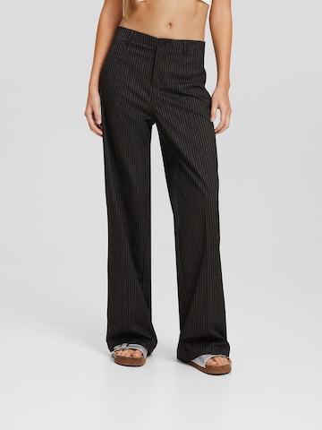 Wide Leg Pantalon à plis Bershka en gris : devant