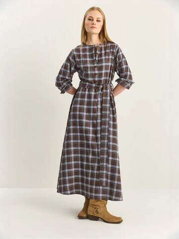 Bianco Lucci Dress in Brown: front