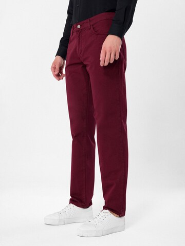 Regular Pantalon Daniel Hills en rouge