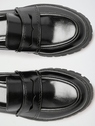 Lipsy Slipper in Schwarz