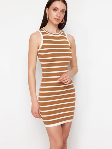 Trendyol Kleid in Braun: Vorderseite