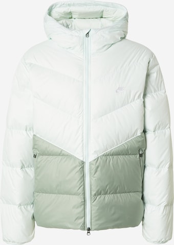 Nike Sportswear - Chaqueta de invierno 'WINDRUNNER' en verde: frente