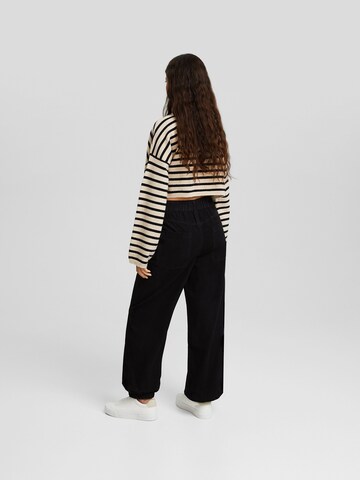 Bershka Дънки Tapered Leg Дънки в черно