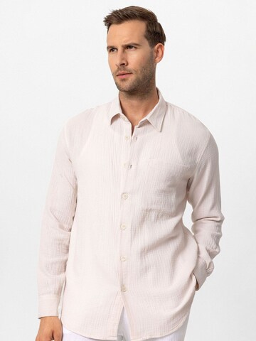 Antioch - Ajuste regular Camisa en beige