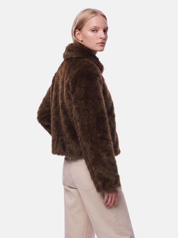 PIECES - Casaco de inverno 'PCJilla' em castanho