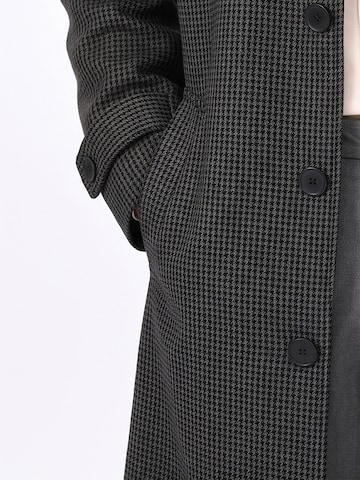 ALLTHEMEN Winter Coat 'Weitblick' in Grey