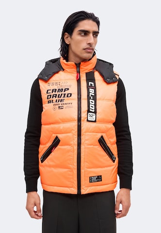 CAMP DAVID Vest in Orange: front