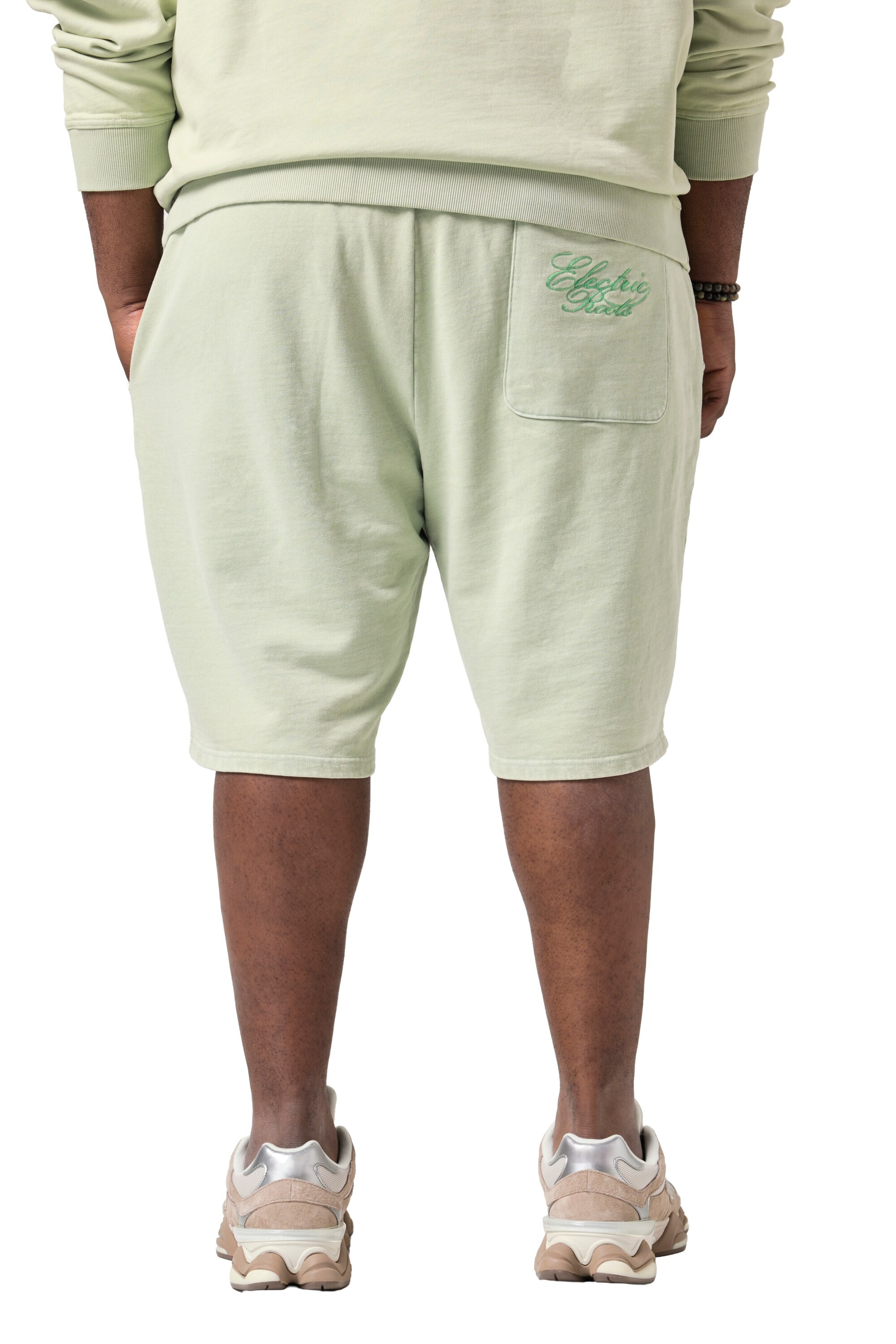 STHUGE Regular Trousers in Green