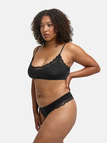 String 'Lace Tanga' cfab (formerly creamy fabrics) en noir