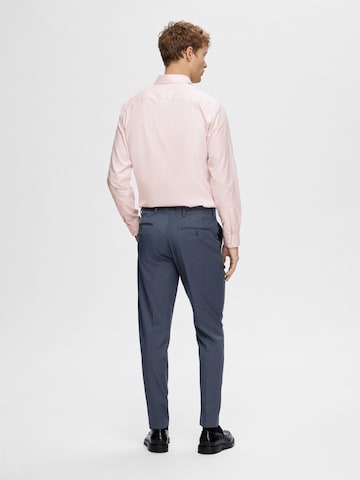 Coupe slim Chemise 'Ethan' SELECTED HOMME en rose