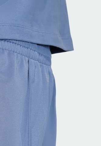 ADIDAS ORIGINALS - Loosefit Pantalón 'Firebird Classic' en azul