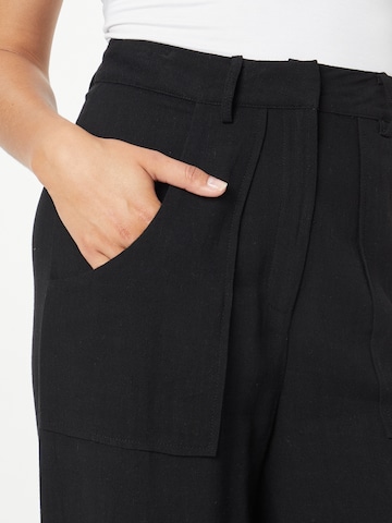 Wide leg Pantaloni de la Nasty Gal pe negru