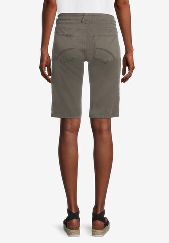 Cartoon Slimfit Shorts in Grün