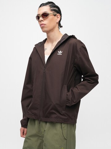 ADIDAS ORIGINALS Jacke 'ESSENTIALS' in Braun