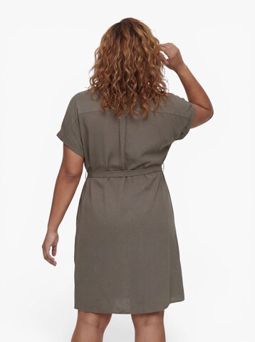 Abito camicia 'CARMetta' di ONLY Carmakoma in marrone