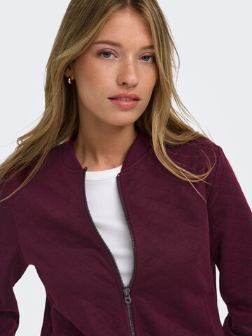 Veste de survêtement 'ONLJoyse' ONLY en rouge