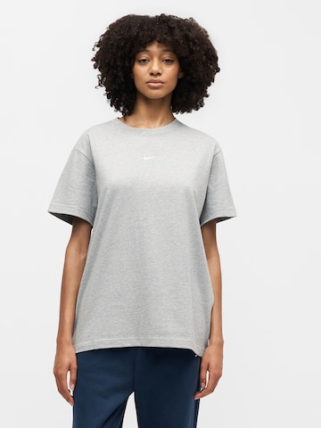 T-shirt 'CLASSIC' Nike Sportswear en gris : devant
