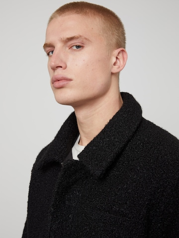 DAN FOX APPAREL Between-Season Jacket 'Kilian' in Black