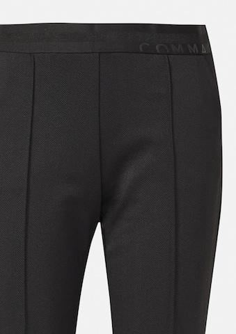 Regular Pantalon à plis COMMA en noir
