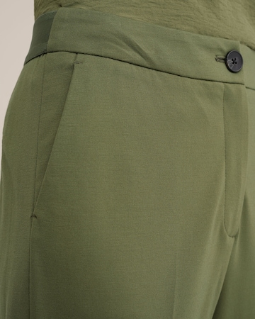 WE Fashion Boot cut Trousers with creases in Green