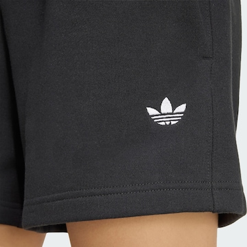 ADIDAS ORIGINALS - Loosefit Pantalón 'Essentials' en negro