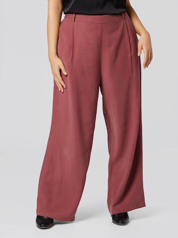 Guido Maria Kretschmer Curvy Regular Pleat-Front Pants 'Godja' in Red: front