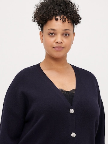 Cardigan 'CARIBI' ONLY Carmakoma en bleu