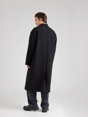 WEEKDAY Демисезонное пальто в Черный