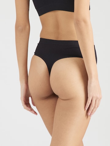 Tanga de la Lindex pe negru