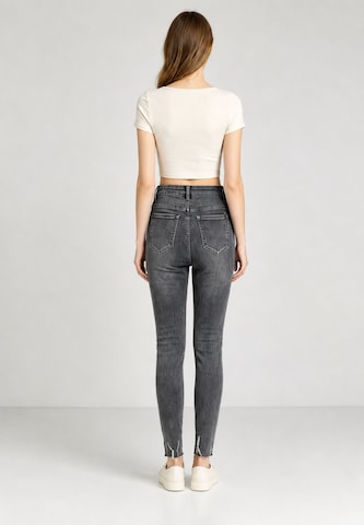 Skinny Jeans di Elara in grigio