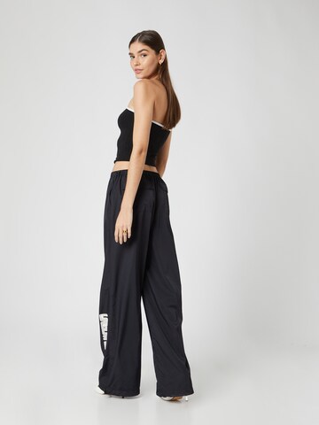 Wide leg Pantaloni 'Lia' di millane in nero