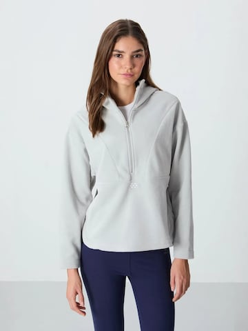 Tommy Life Pullover in Grau: Vorderseite