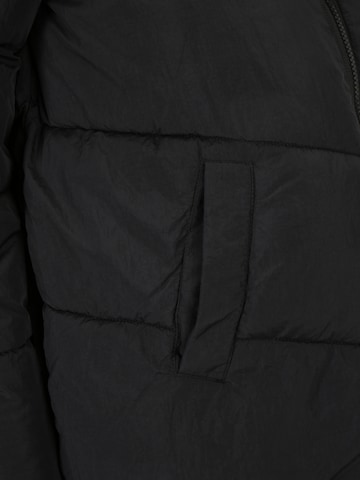 Manteau d’hiver 'Jamilla' Pieces Maternity en noir