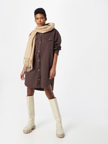 Monki Oversized jurk in Bruin