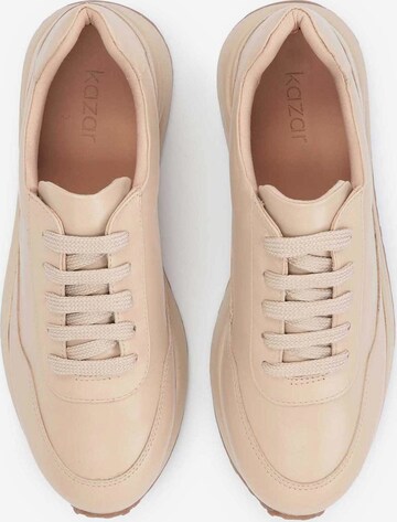 Sneaker bassa di Kazar in beige